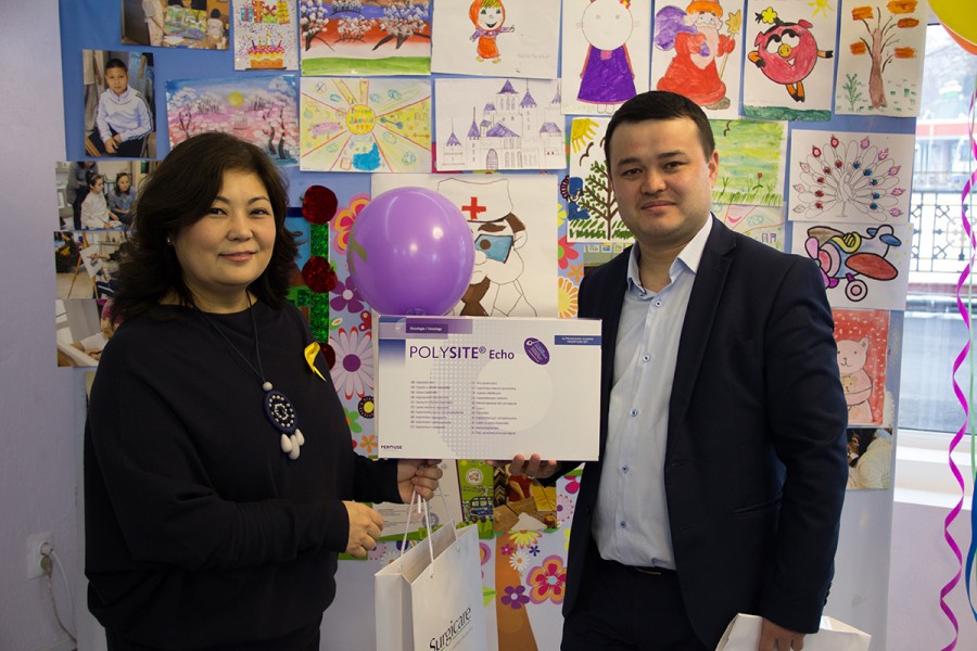 ТОО «Surgicare Kazakshtan» совместно с фондом «Вместе против рака» организовала праздник и подарила детям инфузионные порты для венозной катетеризации от бренда «Perouse Medical».